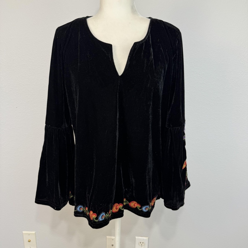 Solitaire Tunic Top Women's Medium Black Velvet Embroidered Boho‎ Bell Sleeve